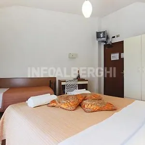 https://hotel-arianna-pinarella.emilia-romagnahotels.net